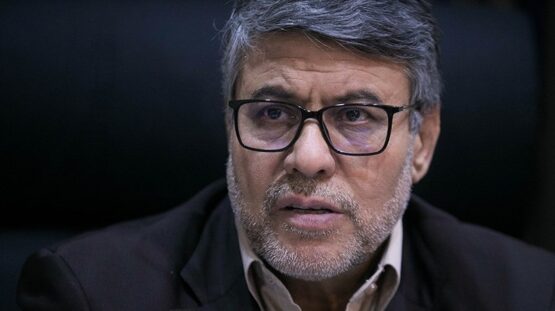 بزرگترین مانع اقتصاد کشور، سیستم دولتی است/اگر دولت پایش را از اقتصاد کنار بکشد، همه چیز حل می شود