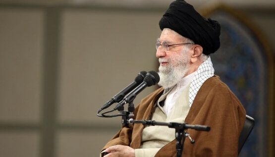 ارزش کارگر ارزش حیات جامعه است /دولت و مجلس مبارزه با اژدهای هفت‌سر فساد را دنبال کنند