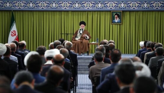 نباید گذاشت جوشش خون شهیدان فرو بنشیند/ شهدا هویت ملت ایران هستند؛ هویت ملی نباید فراموش شود