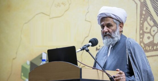 جامعه را به سمت حل مسائل ببریم و موضوع اقتصاد و پیشرفت را تبدیل به دعوا سیاسی نکنیم