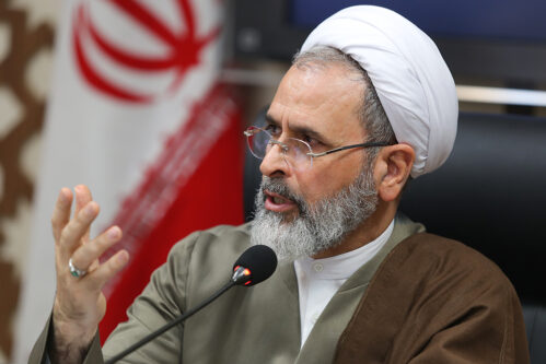حوزه برای پاسخ‌گویی به نیازهای عرصه بین الملل کاستی‌های شدیدی دارد که باید تمام آن‌ها رفع شود