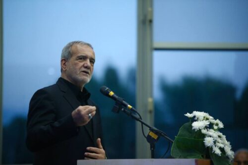 رئیس جمهور: مسئولان امر، فقرا و محرومین را ببینند / شرط ماندگاری مسئولان، رضایت مردم است