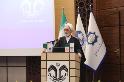 آیت الله اعرافی در دانشگاه قم: اطلاعات تولید شده در علوم اسلامی در دسترس همه قرار بگیرد / ضرروت بکارگیری هوش مصنوعی در مطالعات اسلامی