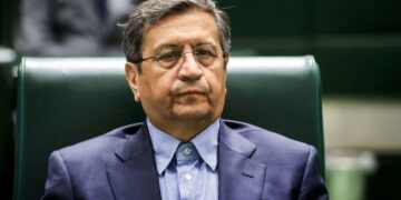 غیبت مکررهمتی درجلسات کمیسیون‌های مجلس/وزیرصمت هم غیبت می کند