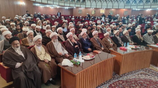 نشست صمیمی آیت الله اعرافی بااساتیدوطلاب حوزه علمیه قم+عکس