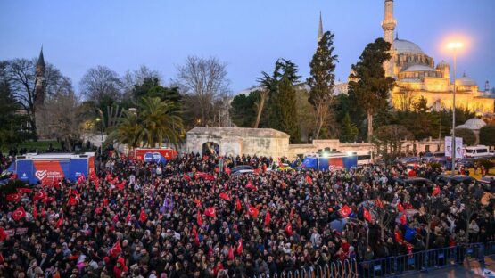 راهپیمایی اعتراضی گسترده در ترکیه پس از بازداشت رقیب اصلی اردوغان در انتخابات