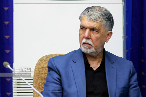 خون پاک او در رگ تصویر جاری است