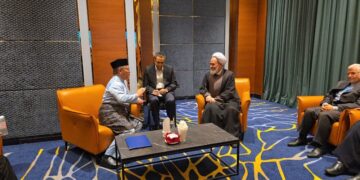 آیت‌الله اعرافی در دیدار با محمد نعیم بن مختار