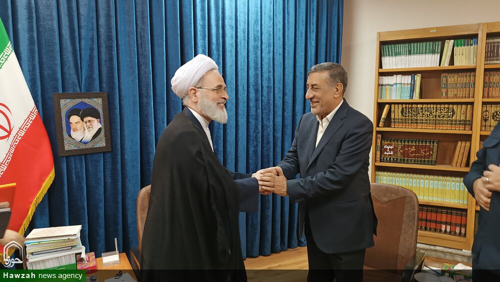 دیدار معاون اجرایی رئیس جمهوری با آیت الله اعرافی