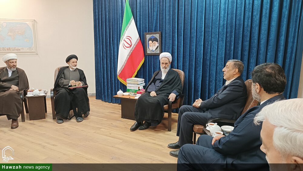 دیدار معاون اجرایی رئیس جمهوری با آیت الله اعرافی