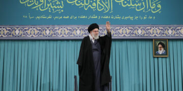 رهبر انقلاب: هدف آمریکا بلعیدن ایران است/ملت ایران کمر فتنه آمریکایی را شکست