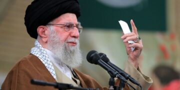 فیلم/ رهبر انقلاب: مردم آتش فتنه آمریکایی-صهیونی را به خاکستر نشاندند