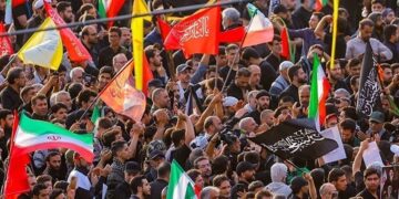 کانال 12 تلویزیون اسرائیل: تشییع کنندگان ایرانی خواهان  انتقام‌ هستند