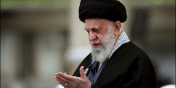 نماز بر پیکر مطهر امام شهید در مسجد جمکران برگزار می شود