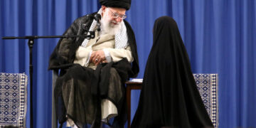 زن مسلمان در اندیشه رهبر شهید؛ از معماری سبک زندگی مؤمنانه تا تمدنسازی اجتماعی