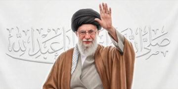 قم؛ تجلیگاهِ غیرت در سوگِ «امامِ شهید» / تعطیلیِ حوزههای علمیه؛ آغازِ جهادِ خدمت