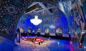 حضور پدر و مادر شهید زهرا حداد عادل در رواق دارالذکر