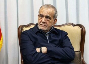 پزشکیان: دفاع از نیروهای مسلح کشور وظیفه من است