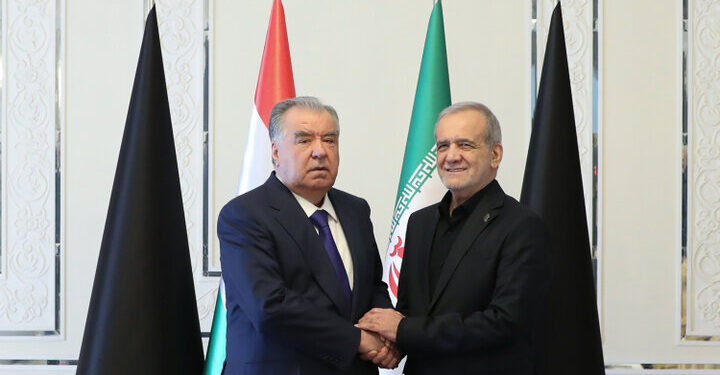 پزشکیان: به برکت خون رهبر شهید، ملت ایران منسجم‌تر شد
