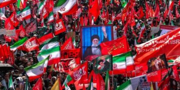 خونخواهی و بیعت دو محور اصلی خطبه‌های نماز جمعه شهرستان های البرز