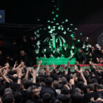 پیکر امام شهید به خانه بازگشت