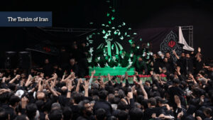 پیکر امام شهید به خانه بازگشت
