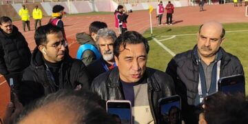رفع منع حضور خداداد عزیزی در بازی نخست تراکتور