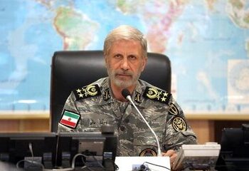 فرمانده کل ارتش خطاب به ترامپ: غلط می‌کنی می‌گویی تنگه هرمز برای آمریکاست!