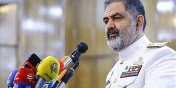 فرمانده نیروی دریایی ارتش: نیروی دریایی ایران مقتدرانه از مردم دفاع میکند