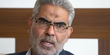 دولت را از منابع ملی خالی کردند؛ حالا مردم باید تاوان اقتصاد دلاری را بدهند